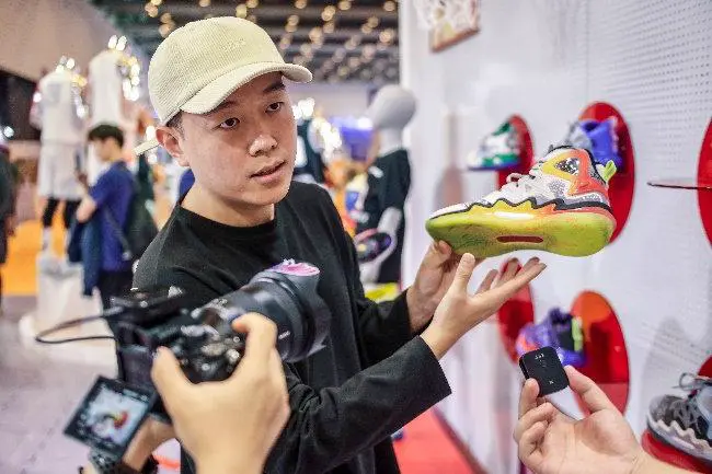 业余篮球爱好者如何利用智能健身设备在家训练_1